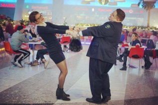 Ирина Вилкова в роли Веры и Роман Попов как Игорь Мухич в фильме Полицейский с Рублевки Ирина Вилкова в роли Веры и Роман Попов как Игорь Мухич в фильме Полицейский с Рублевки