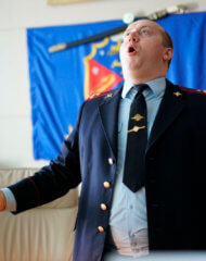 Сергей Бурунов в роли Володи Яковлева в фильме Полицейский с Рублевки: выиграл в лотерею