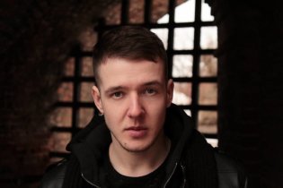 Биография Артем Сучков