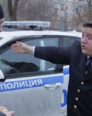 Игорь Мухич (Роман Попов) из сериала Полицейский с Рублевки хамит на улице с движением СтопХам СПБ 2018 на izmailov.TV Игорь Мухич (Роман Попов) из сериала Полицейский с Рублевки хамит на улице с движением СтопХам СПБ 2018 на izmailov.TV