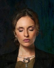 Софья Каштанова в роли Лизы на масленной картине в сериале Проклятие спящих (2017) на izmailov.TV